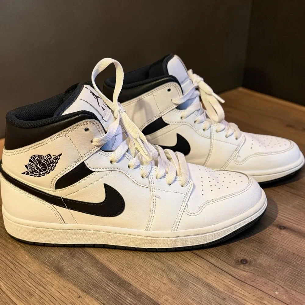 Nike Air Jordan 1 Mid Reverse Panda Mens 8.5 White Black DQ8426-132 Leather